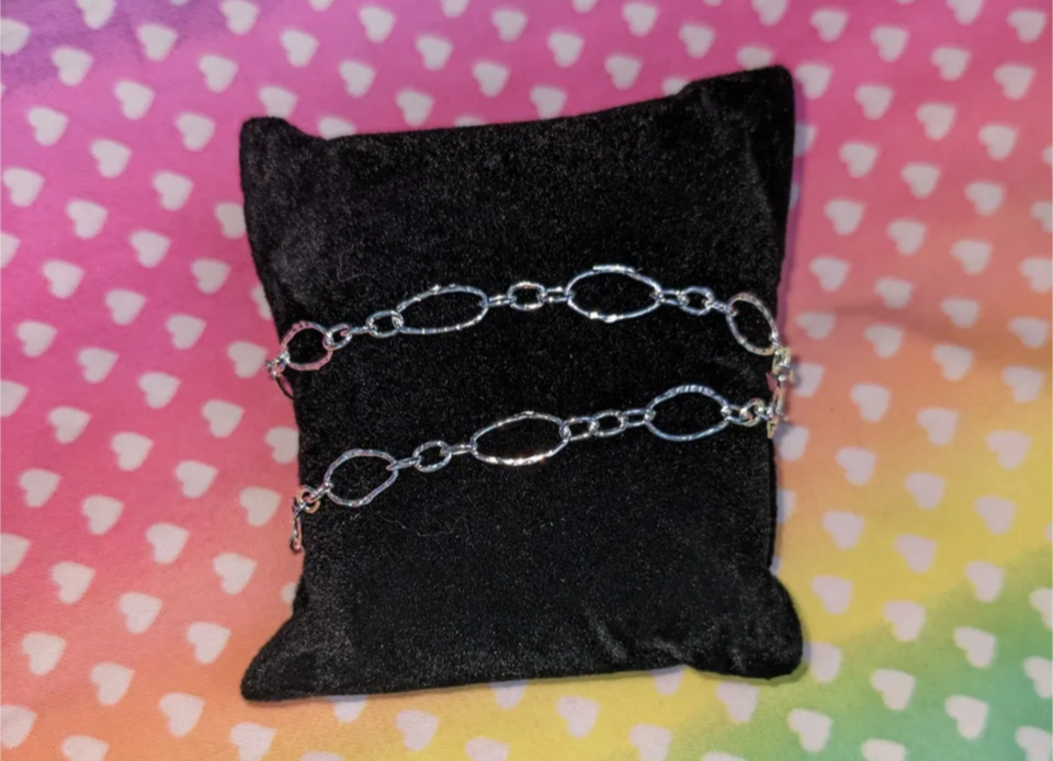 Textured long and short cable.