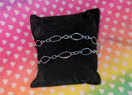 Textured long and short cable.